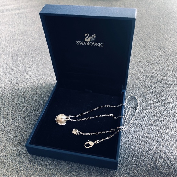 Swarovski Nude Pearl Necklace - Picture 4 of 4